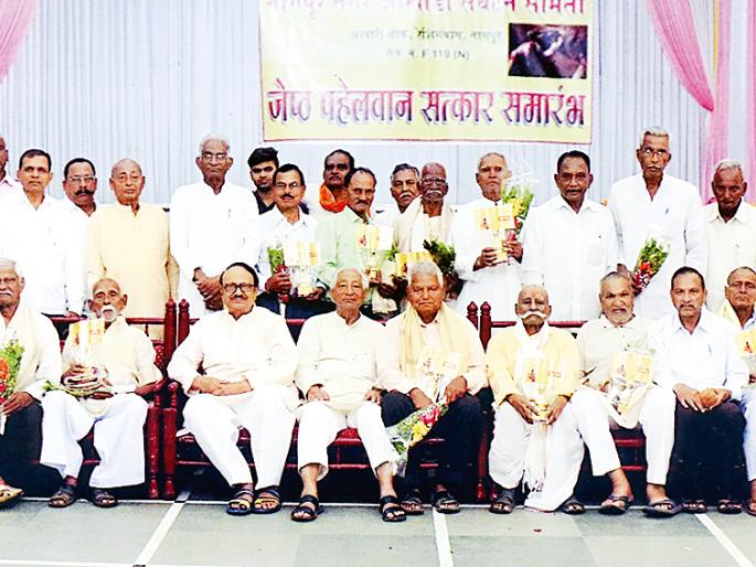 The City of the akheda by the glory of the senior Malla | नगर आखाडातर्फे ज्येष्ठ मल्लांचा गौरव The City of the akheda by the glory of the senior Malla | नगर आखाडातर्फे ज्येष्ठ मल्लांचा गौरव