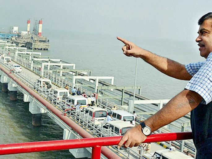 Before accepting the charge Gadkari was active | पदभार स्वीकारण्यापूर्वीच गडकरी ‘अॅक्टिव्ह’ Before accepting the charge Gadkari was active | पदभार स्वीकारण्यापूर्वीच गडकरी ‘अॅक्टिव्ह’