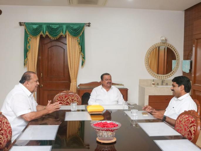 Strategies for giving strength to ten seats in both congressional meetings | दहा जागांवर ताकदीने लढत देण्याची दोन्ही काँग्रेसची रणनीती Strategies for giving strength to ten seats in both congressional meetings | दहा जागांवर ताकदीने लढत देण्याची दोन्ही काँग्रेसची रणनीती