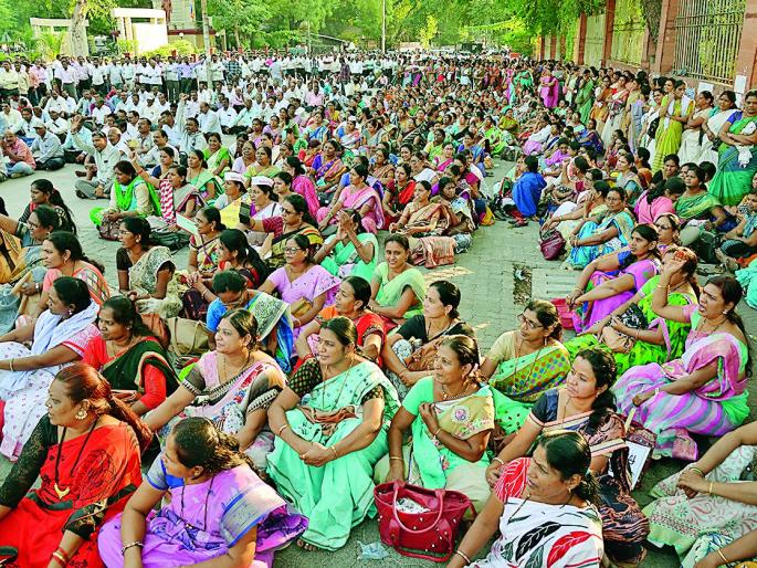 Primary teacher on the road against the government | सरकारविरोधात प्राथमिक शिक्षक रस्त्यावर Primary teacher on the road against the government | सरकारविरोधात प्राथमिक शिक्षक रस्त्यावर