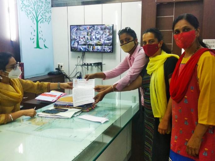 Let's appoint a mobile squad against the spitters | थुंकण्याऱ्यांविरोधात आता फिरते पथक नेमू Let's appoint a mobile squad against the spitters | थुंकण्याऱ्यांविरोधात आता फिरते पथक नेमू