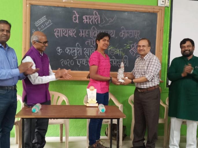 Society should strengthen for Everest campaign: Kasturi Sawkar | एव्हरेस्ट मोहिमेसाठी समाजाने बळ द्यावे : कस्तुरी सावेकर Society should strengthen for Everest campaign: Kasturi Sawkar | एव्हरेस्ट मोहिमेसाठी समाजाने बळ द्यावे : कस्तुरी सावेकर