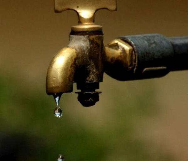 Water supply in Nagpur city, talk about bottled water | नागपूर शहरात जलसंकट, चर्चा बॉटलबंद पाणी विकण्याची Water supply in Nagpur city, talk about bottled water | नागपूर शहरात जलसंकट, चर्चा बॉटलबंद पाणी विकण्याची