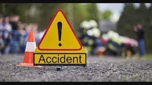 Two-wheeler killed in car crash | मालवाहतूक गाडीच्या धडकेने दुचाकीस्वार ठार Two-wheeler killed in car crash | मालवाहतूक गाडीच्या धडकेने दुचाकीस्वार ठार
