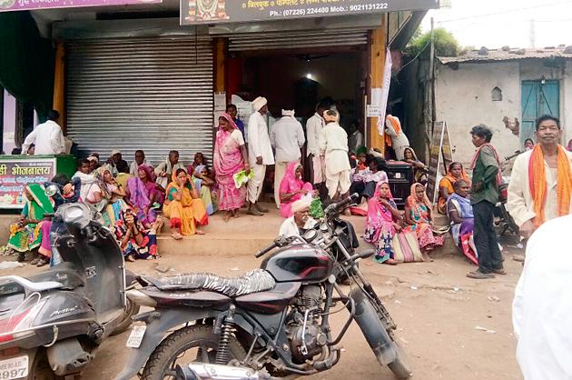 How can the heirs of the deceased fill the application? | मृतांच्या वारसांनी अर्ज भरावे तरी कसे ? How can the heirs of the deceased fill the application? | मृतांच्या वारसांनी अर्ज भरावे तरी कसे ?