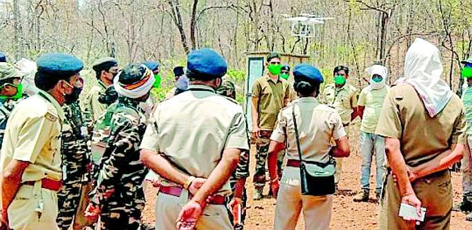 Drone cameras monitor forest valleys | ड्रोन कॅमेऱ्याने जंगलातील खोऱ्यांचे निरीक्षण Drone cameras monitor forest valleys | ड्रोन कॅमेऱ्याने जंगलातील खोऱ्यांचे निरीक्षण