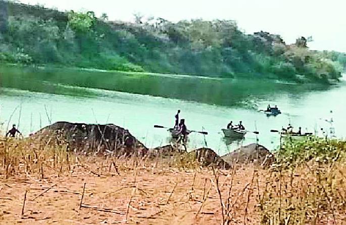 Smuggling of sand, minor minerals | रेती, गौण खनिजांची तस्करी Smuggling of sand, minor minerals | रेती, गौण खनिजांची तस्करी