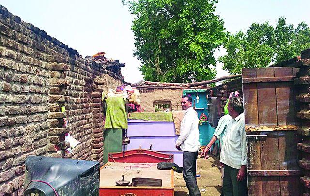 Hurricane with hail in Tivasa taluka | तिवसा तालुक्यात गारपिटीसह चक्रीवादळ
