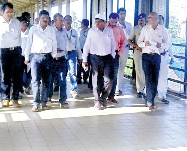 Security of the railway station, cleanliness 'DRM' tour | रेल्वेस्थानकाची सुरक्षा, स्वच्छतेचा ‘डीआरएम’ दौरा Security of the railway station, cleanliness 'DRM' tour | रेल्वेस्थानकाची सुरक्षा, स्वच्छतेचा ‘डीआरएम’ दौरा