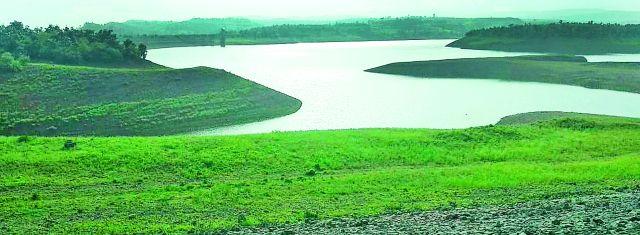 30 percent water stock in the city | शहानुरात ३० टक्के पाणीसाठा