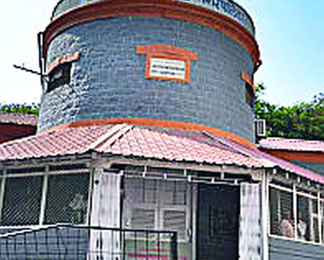 Eight hours of work on the contract, four hours of pay | करारनाम्याशी आगळीक काम आठ तास, वेतन चार तासांचे Eight hours of work on the contract, four hours of pay | करारनाम्याशी आगळीक काम आठ तास, वेतन चार तासांचे