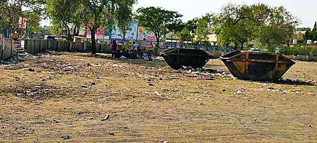 The trash was removed from the science center | सायन्सकोरवरील कचरा हटविला