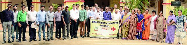 To cover the dengue failure, doctors can | डेंग्यूचे अपयश झाकण्यासाठीच डॉक्टरांवर खापर