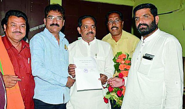 Ashok Dahikar unanimously elected as the Chairman of Amravati Market Committee | अमरावती बाजार समितीच्या सभापतिपदी अशोक दहीकर अविरोध Ashok Dahikar unanimously elected as the Chairman of Amravati Market Committee | अमरावती बाजार समितीच्या सभापतिपदी अशोक दहीकर अविरोध