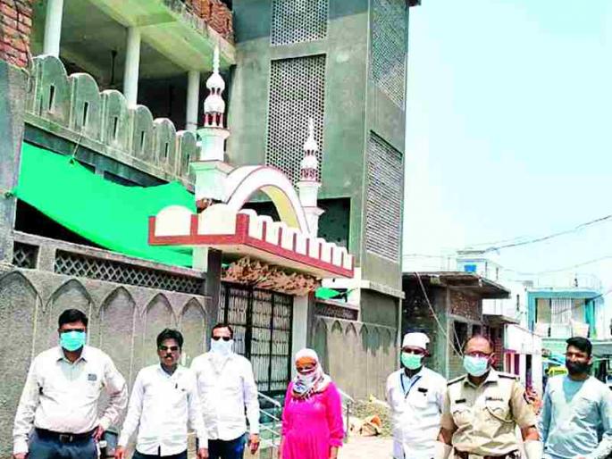 The seal of the three mosque premises in Badnera | बडनेऱ्यात तीन मशिदींचा परिसर सील The seal of the three mosque premises in Badnera | बडनेऱ्यात तीन मशिदींचा परिसर सील