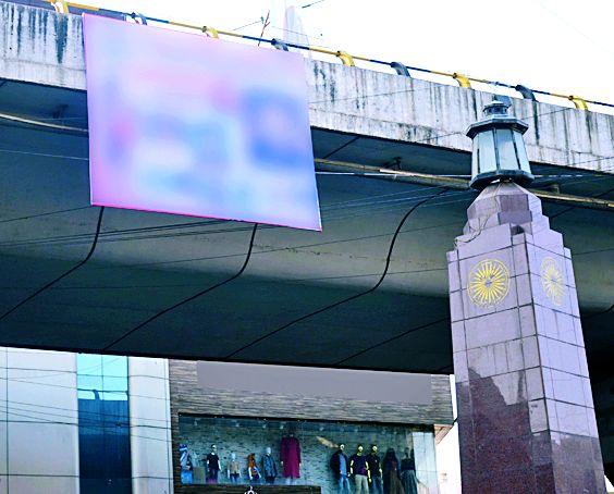 When will the villains of the villagers complain? | शहर विद्रुप करणाऱ्यांच्या मुसक्या केव्हा आवळणार? When will the villains of the villagers complain? | शहर विद्रुप करणाऱ्यांच्या मुसक्या केव्हा आवळणार?