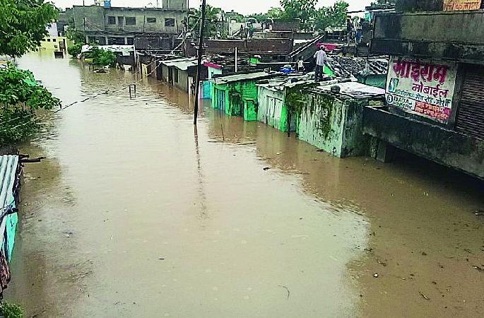 Morshi, a torchbearer in Dharani taluka | मोर्शी, धारणी तालुक्यात मुसळधार