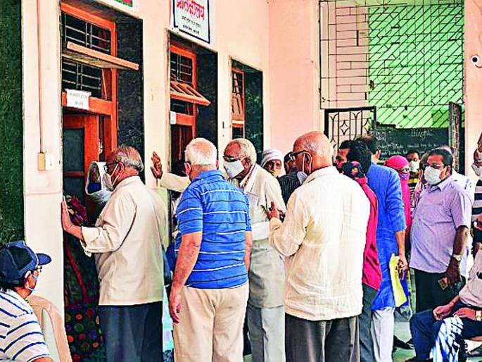 Co-win app for senior vaccination | ज्येष्ठांच्या लसीकरणाला को-विन ॲपचा खोडा Co-win app for senior vaccination | ज्येष्ठांच्या लसीकरणाला को-विन ॲपचा खोडा