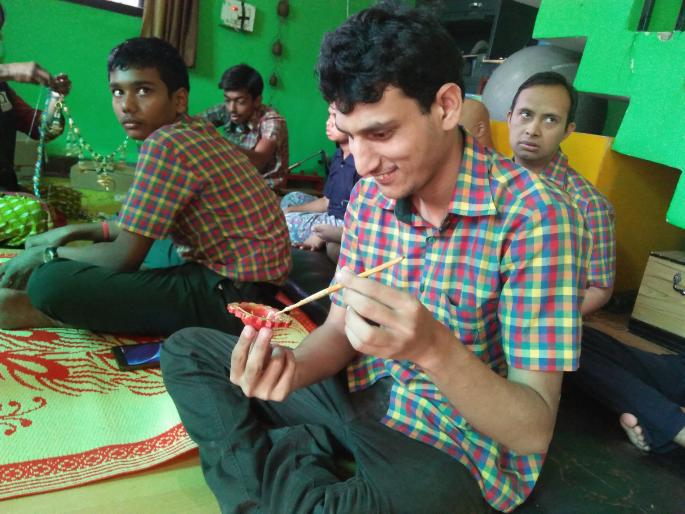 The 'beginning' of the happy life of self-pity | स्वमग्न मुुलांच्या सुखी जीवनाचा ‘आरंभ’ The 'beginning' of the happy life of self-pity | स्वमग्न मुुलांच्या सुखी जीवनाचा ‘आरंभ’