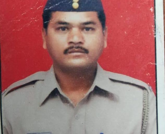 Accidental death of a policeman in Lonand, another on a dirt road | खड्डेमय रस्त्याचा दुसरा बळी, लोणंदमधील पोलिसाचा अपघाती मृत्यू Accidental death of a policeman in Lonand, another on a dirt road | खड्डेमय रस्त्याचा दुसरा बळी, लोणंदमधील पोलिसाचा अपघाती मृत्यू