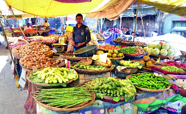 Demand to start weekly market in the district | जिल्ह्यातील आठवडे बाजार सुरू करण्याची मागणी Demand to start weekly market in the district | जिल्ह्यातील आठवडे बाजार सुरू करण्याची मागणी