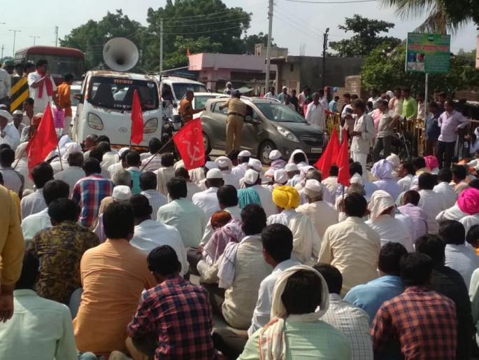 Farmers' Road Roko agitation at Nitrud | नित्रूड येथे शेतकऱ्यांचे रास्ता रोको आंदोलन Farmers' Road Roko agitation at Nitrud | नित्रूड येथे शेतकऱ्यांचे रास्ता रोको आंदोलन