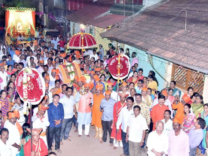 Kanakanagari bhalchandra namajar alarm! | कनकनगरी भालचंद्र नामाच्या गजराने दुमदुमली !