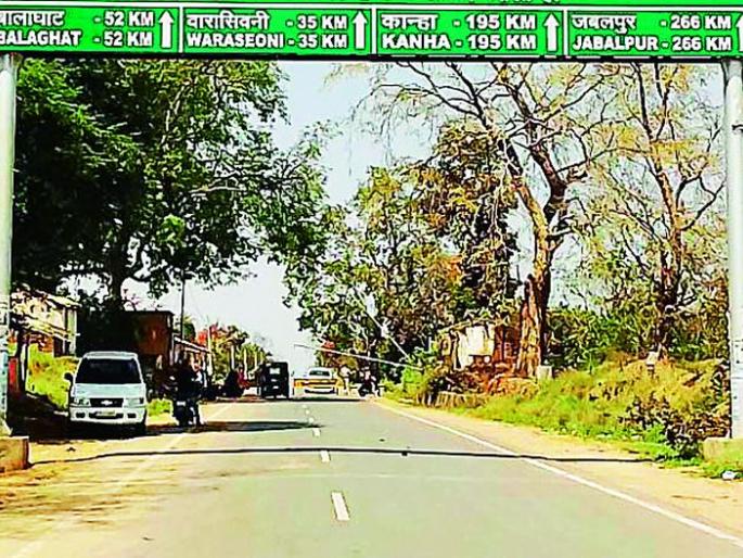 Traffic on interstate Bawanthadi bridge closed again | आंतरराज्य बावनथडी पुलावरील वाहतूक पुन्हा केली बंद Traffic on interstate Bawanthadi bridge closed again | आंतरराज्य बावनथडी पुलावरील वाहतूक पुन्हा केली बंद