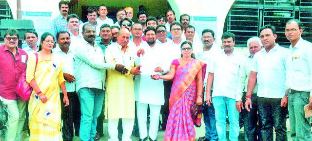 Release the water from the plant for the crops | पिकांसाठी प्रकल्पाचे पाणी सोडा Release the water from the plant for the crops | पिकांसाठी प्रकल्पाचे पाणी सोडा