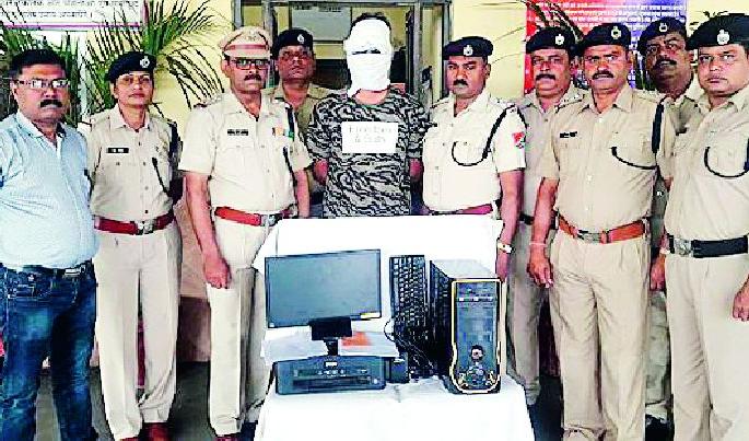 Yield on the illegal ticket point of the train reservation | रेल्वे आरक्षणाच्या अवैध तिकीट अड्ड्यावर धाड Yield on the illegal ticket point of the train reservation | रेल्वे आरक्षणाच्या अवैध तिकीट अड्ड्यावर धाड