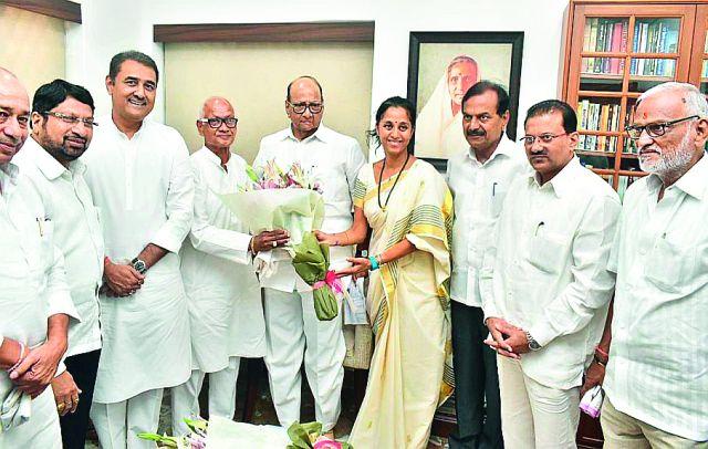Kukade gifted a wishful greetings to Pawar | कुकडे यांनी घेतली पवार यांची सदिच्छा भेट Kukade gifted a wishful greetings to Pawar | कुकडे यांनी घेतली पवार यांची सदिच्छा भेट