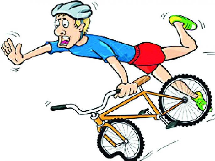 Not even the baby running behind the bills | बिल्ल्यांच्या मागे धावणारी बच्चे कंपनीही नाही Not even the baby running behind the bills | बिल्ल्यांच्या मागे धावणारी बच्चे कंपनीही नाही