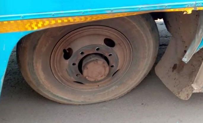 In Bhandara district, the wheel of Bhardhaw bus came off; The student survived briefly | भंडारा जिल्ह्यात भरधाव बसचे चाक निखळले; विद्यार्थी थोडक्यात बचावले