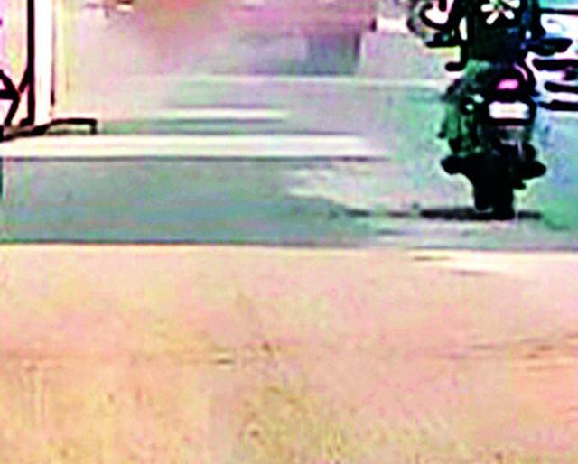 Due to the dynamics of the health of citizens | धुळीमुळे नागरिकांचे आरोग्य आले धोक्यात Due to the dynamics of the health of citizens | धुळीमुळे नागरिकांचे आरोग्य आले धोक्यात