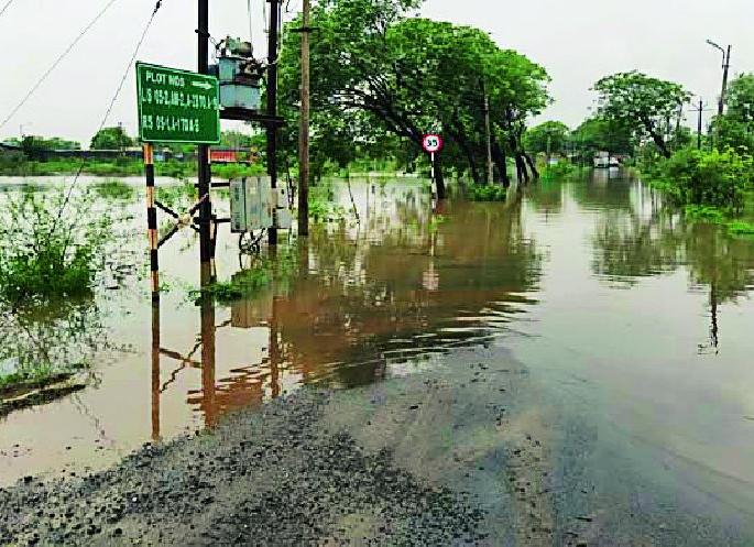 Under the Tumsar-Gondia National Highway | तुमसर-गोंदिया राष्ट्रीय महामार्ग पाण्याखाली Under the Tumsar-Gondia National Highway | तुमसर-गोंदिया राष्ट्रीय महामार्ग पाण्याखाली