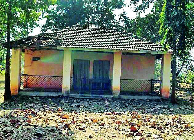 Ignored Sutherjee of Irrigation Department due to lack of funds | निधीअभावी पाटबंधारे विभागाचे विश्रामगृह उपेक्षित Ignored Sutherjee of Irrigation Department due to lack of funds | निधीअभावी पाटबंधारे विभागाचे विश्रामगृह उपेक्षित