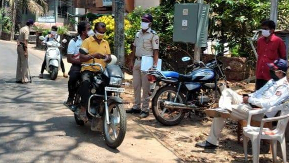 CoronaVirus Lockdown: | CoronaVirus Lockdown :अनेक दुचाकी स्वार ताब्यात : दंडासह गुन्हेही दाखल CoronaVirus Lockdown: | CoronaVirus Lockdown :अनेक दुचाकी स्वार ताब्यात : दंडासह गुन्हेही दाखल