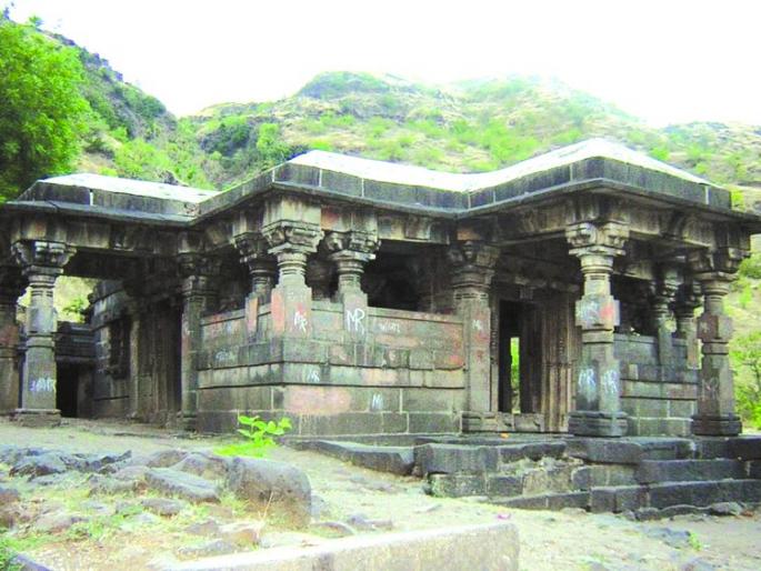 Legend that Shri Ramchandra made a pilgrimage to Lonar | श्रीरामचंद्रांनी लोणार तिर्थयात्रा केल्याची अख्यायीका Legend that Shri Ramchandra made a pilgrimage to Lonar | श्रीरामचंद्रांनी लोणार तिर्थयात्रा केल्याची अख्यायीका