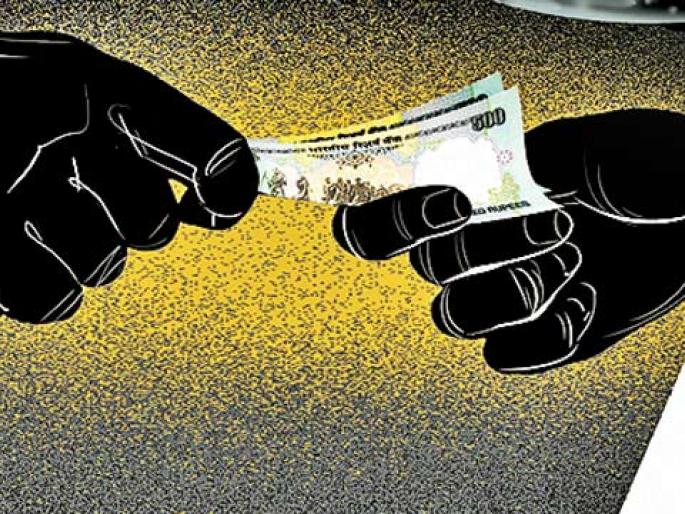 Three persons, including a Gram Sevak of Pargaon, were caught in a bribery scam | पारगावच्या ग्रामसेवकासह तिघेजण लाचलुचपतच्या जाळ्यात