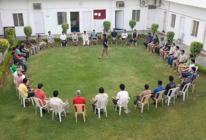 The district employs 1,500 migrant workers | जिल्ह्यात दीड हजार स्थलांतरित मजुरांना आसरा The district employs 1,500 migrant workers | जिल्ह्यात दीड हजार स्थलांतरित मजुरांना आसरा