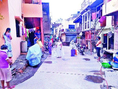 Deola Nagar Panchayat closed due to staff obstruction | कर्मचारी बाधित सापडल्यामुळे देवळा नगरपंचायतीचे कामकाज बंद Deola Nagar Panchayat closed due to staff obstruction | कर्मचारी बाधित सापडल्यामुळे देवळा नगरपंचायतीचे कामकाज बंद