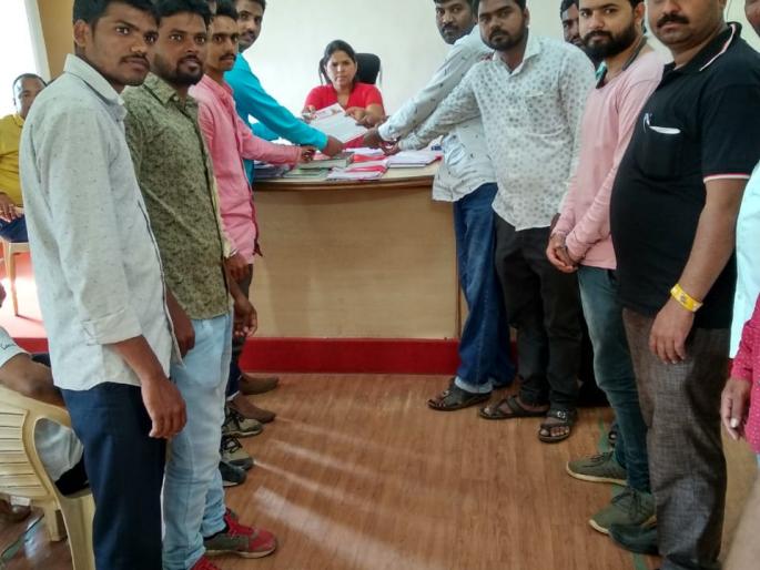 Demand for early compensation of farmers | शेतकऱ्यांना नुकसान भरपाई लवकर देण्याची मागणी Demand for early compensation of farmers | शेतकऱ्यांना नुकसान भरपाई लवकर देण्याची मागणी