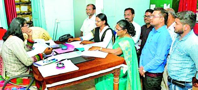 Regarding prohibition of scholarships | शिष्यवृत्तीच्या जाचक अटीचा निषेध