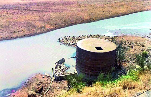 Widespread water shortage at Devda Khurd | देवाडा खुर्द येथे भीषण पाणीटंचाई