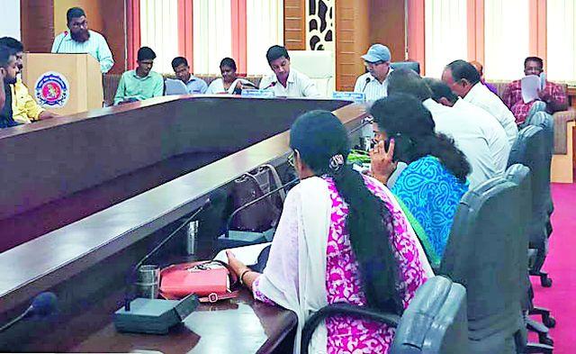 Implement Standing Committee's decisions | स्थायी समितीच्या निर्णयांची अंमलबजावणी करा Implement Standing Committee's decisions | स्थायी समितीच्या निर्णयांची अंमलबजावणी करा