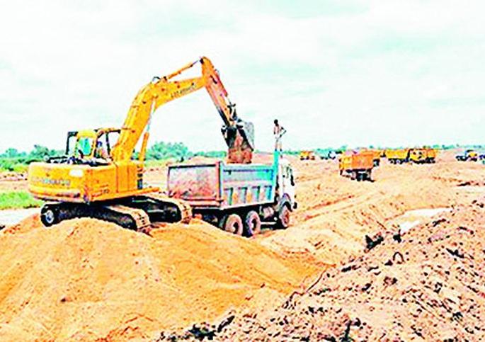 Extraction of sand by Poklen by breaking the rules | नियमांना डावलून पोकलेनद्वारे वाळूचा उपसा Extraction of sand by Poklen by breaking the rules | नियमांना डावलून पोकलेनद्वारे वाळूचा उपसा