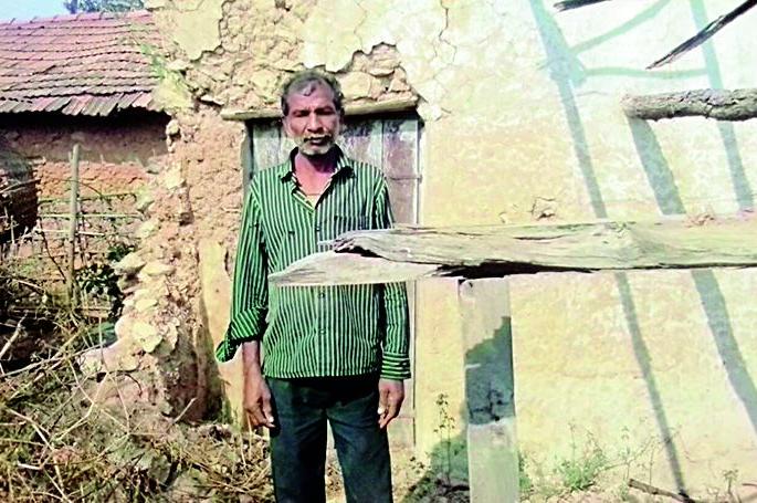 Fifteen years of struggle for crib | पंधरा वर्षांपासून सुरू आहे घरकुलसाठी संघर्ष Fifteen years of struggle for crib | पंधरा वर्षांपासून सुरू आहे घरकुलसाठी संघर्ष