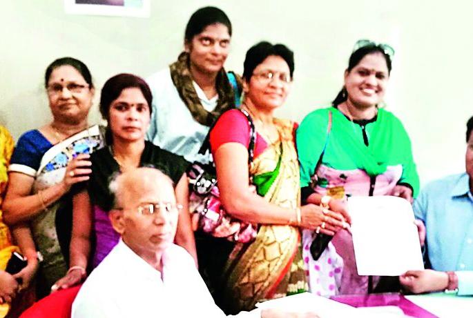 Contract workers' salaries pending | कंत्राटी कामगारांचे वेतन प्रलंबित Contract workers' salaries pending | कंत्राटी कामगारांचे वेतन प्रलंबित