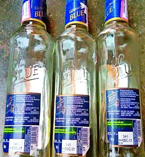 Drug marketing Milk dealers | दारूविक्रीत अडकला दुध विक्रेता