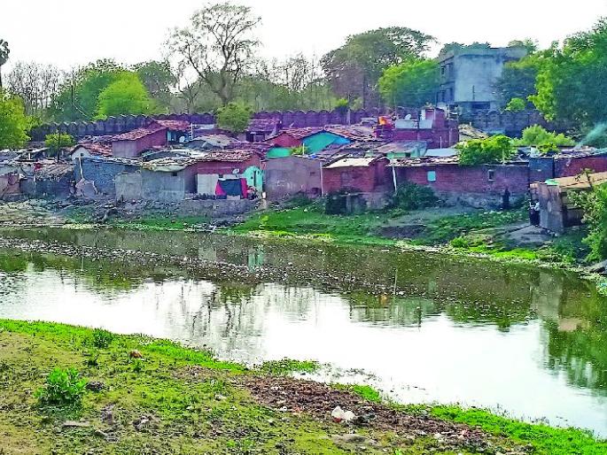 When will the inhabitants of river basins go away? | नदीपात्रातील नागरिकांचा रहिवास कधी हटणार ? When will the inhabitants of river basins go away? | नदीपात्रातील नागरिकांचा रहिवास कधी हटणार ?